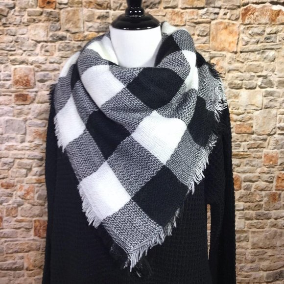 NWT Oversized Plaid Blanket Scarf - Picture 8 of 8